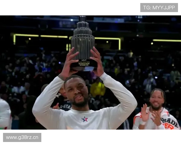 利拉德29分险胜追平三分王